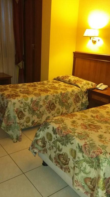 אבלינו Hotel Malaga מראה חיצוני תמונה