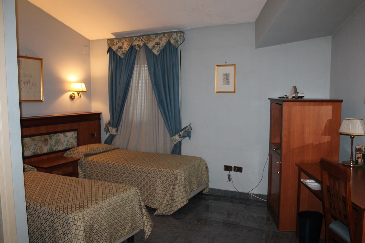 אבלינו Hotel Malaga מראה חיצוני תמונה