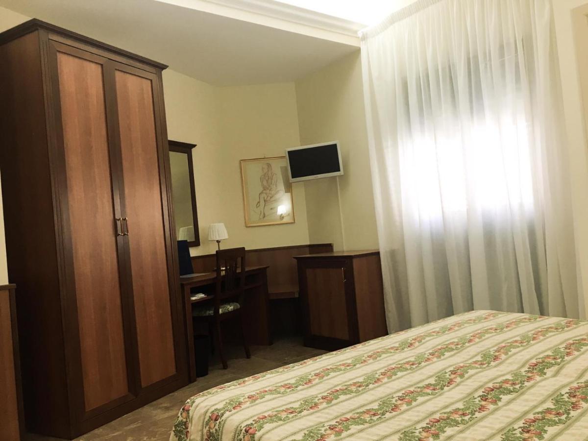 אבלינו Hotel Malaga מראה חיצוני תמונה